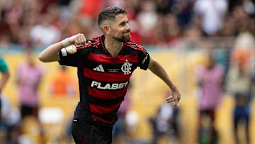 Jorginho é uma das peças fundamentais do meio-campo do Fla Jorginho é uma das peças fundamentais do meio-campo do Fla