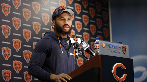 Chicago Bears running back D'Andre Swift (4) speaks during minicamp