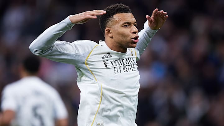 Mbappé, de pênalti, abriu a contagem do placar