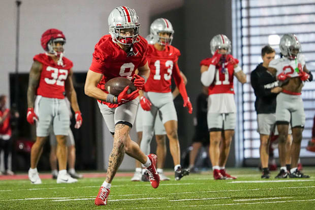 Wide receiver returns punt in practice.