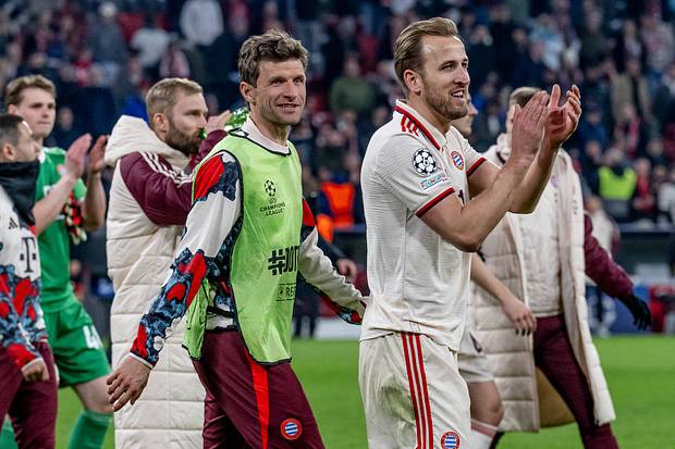 L'équipe du Bayern Munich célèbre la victoire en Ligue des champions L'équipe du Bayern Munich célèbre la victoire en Ligue des champions
