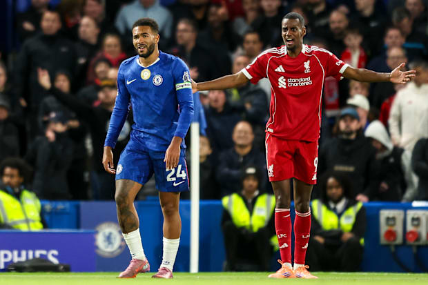 里斯·詹姆斯，亚历山大·伊萨克