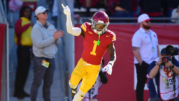 Southern California Trojans wide receiver Zachariah Branch (1) celebrates his touchdown