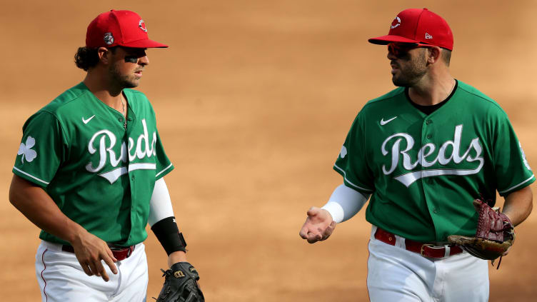 Cincinnati Reds second baseman Kyle Farmer, left, talks with Cincinnati Reds third baseman.