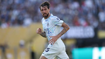 Francesco Acerbi s'est fait chambrer par un supporter du PSG. 