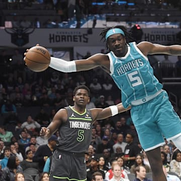 Mar 5, 2025; Charlotte, North Carolina, USA;  Charlotte Hornets center Mark Williams (5) keeps the ball inbounds during the first half against the Minnesota Timberwolves at the Spectrum Center. Mandatory Credit: Sam Sharpe-Imagn Images