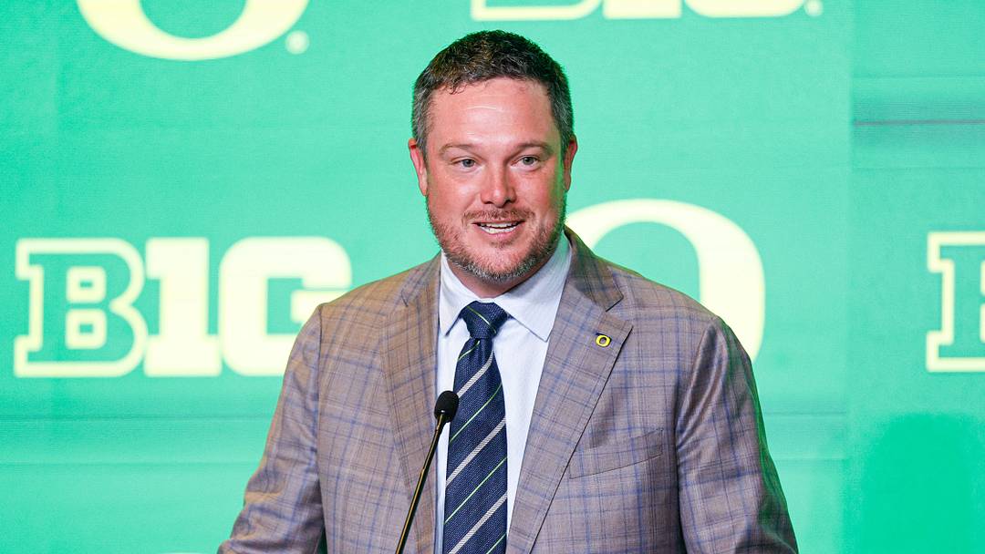 Jul 29, 2026; Chicago, IL, USA; Oregon Football head coach Dan Lanning speaks during Big Ten Media Days at Hilton Chicago. Mandatory Credit: Kamil Krzaczynski-Imagn Images Jul 29, 2026; Chicago, IL, USA; Oregon Football head coach Dan Lanning speaks during Big Ten Media Days at Hilton Chicago. Mandatory Credit: Kamil Krzaczynski-Imagn Images
