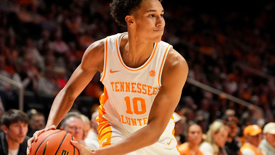 Tennessee forward Nate Ament with the ball.