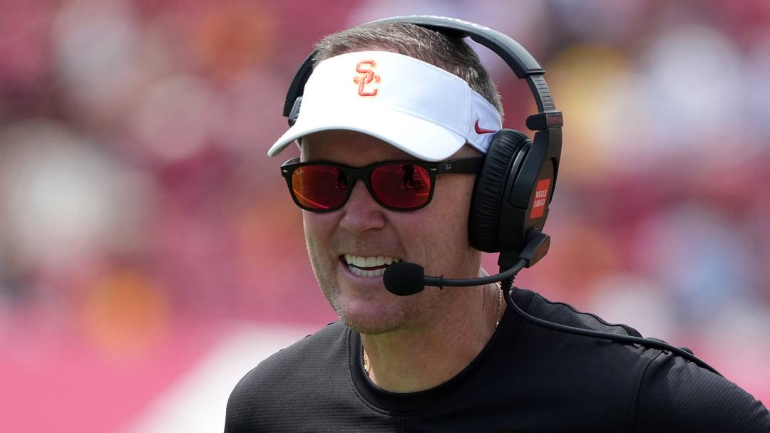 Aug 29, 2026; Los Angeles, California, USA; Southern California Trojans head coach Lincoln Riley reacts against the San Jose State Spartans in the first half at United Airlines Field at Los Angeles Memorial Coliseum. Mandatory Credit: Kirby Lee-Imagn Images Aug 29, 2026; Los Angeles, California, USA; Southern California Trojans head coach Lincoln Riley reacts against the San Jose State Spartans in the first half at United Airlines Field at Los Angeles Memorial Coliseum. Mandatory Credit: Kirby Lee-Imagn Images