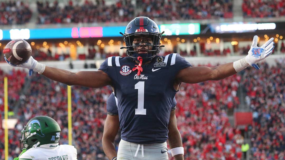 Mississippi Rebels wide receiver De'Zhaun Stribling (1)