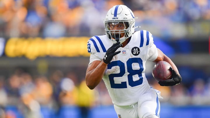 Jonathan Taylor and the Colts head into Arrowhead Stadium sitting at 8–2. 