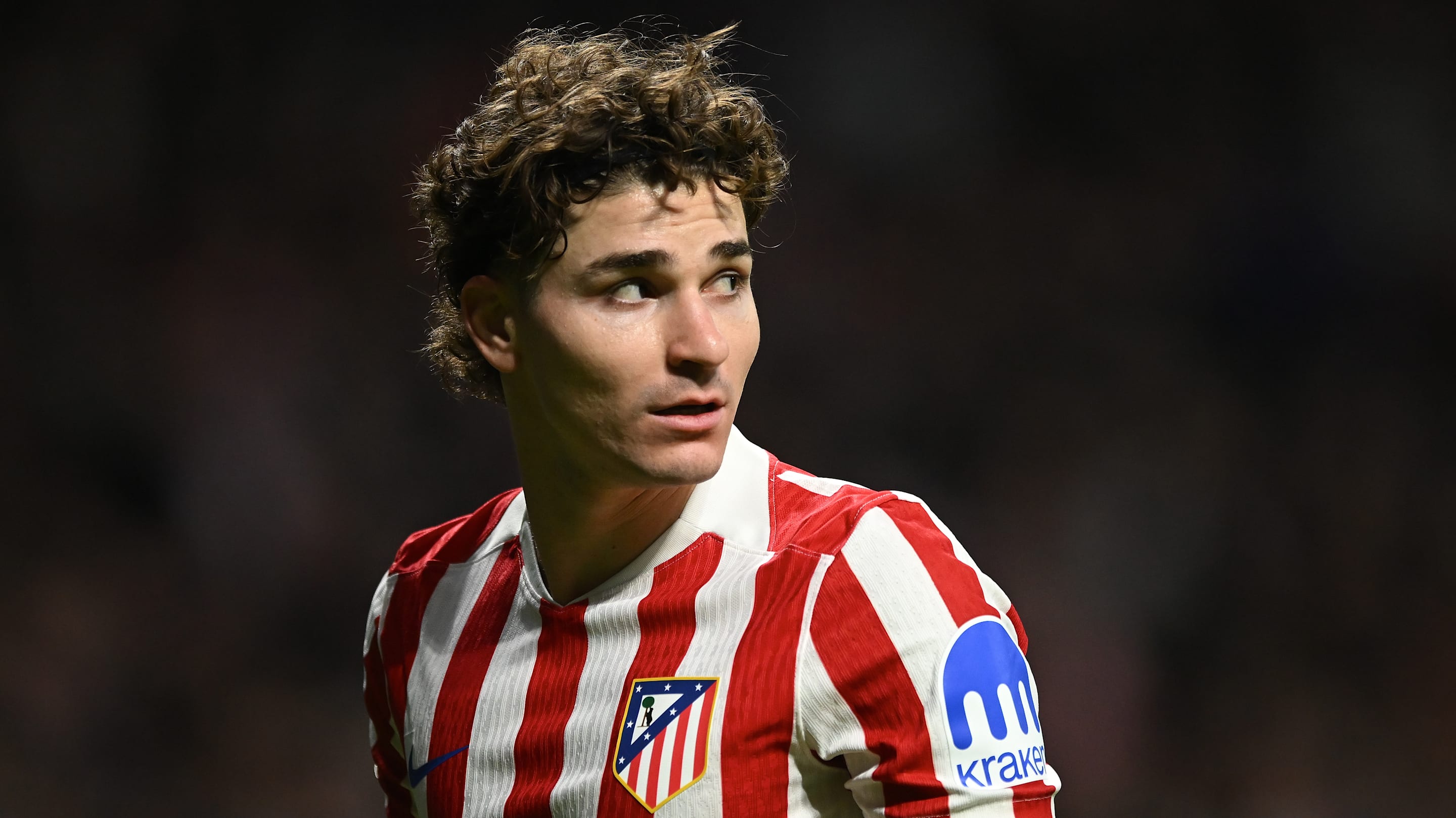 Mercato : Julian Alvarez réagit aux rumeurs le liant au FC Barcelone et au PSG