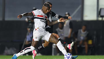 Arboleda fez um grande jogo em São Januário