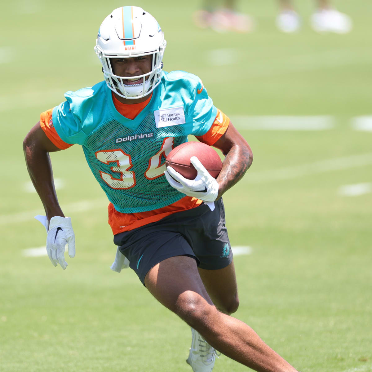 Cuantos jugadores tiene un equipo de futbol americano de la NFL