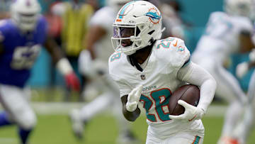 Miami Dolphins running back De'Von Achane (28) runs during the first half against the Buffalo Bills at Hard Rock Stadium. 