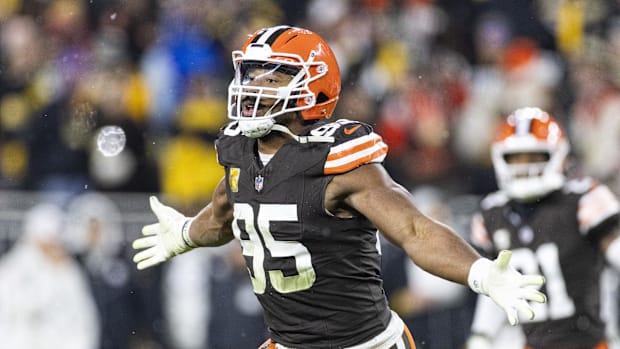 Cleveland Browns edge Myles Garrett