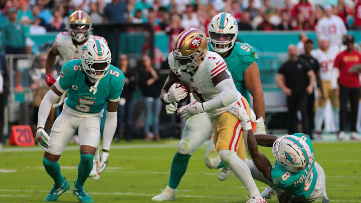 Dec 22, 2024; Miami Gardens, Florida, USA; San Francisco 49ers wide receiver Deebo Samuel Sr. (1) runs with the football for a touchdown past Miami Dolphins safety Jevon Holland (8) during the second quarter at Hard Rock Stadium. Mandatory Credit: Sam Navarro-Imagn Images Dec 22, 2024; Miami Gardens, Florida, USA; San Francisco 49ers wide receiver Deebo Samuel Sr. (1) runs with the football for a touchdown past Miami Dolphins safety Jevon Holland (8) during the second quarter at Hard Rock Stadium. Mandatory Credit: Sam Navarro-Imagn Images
