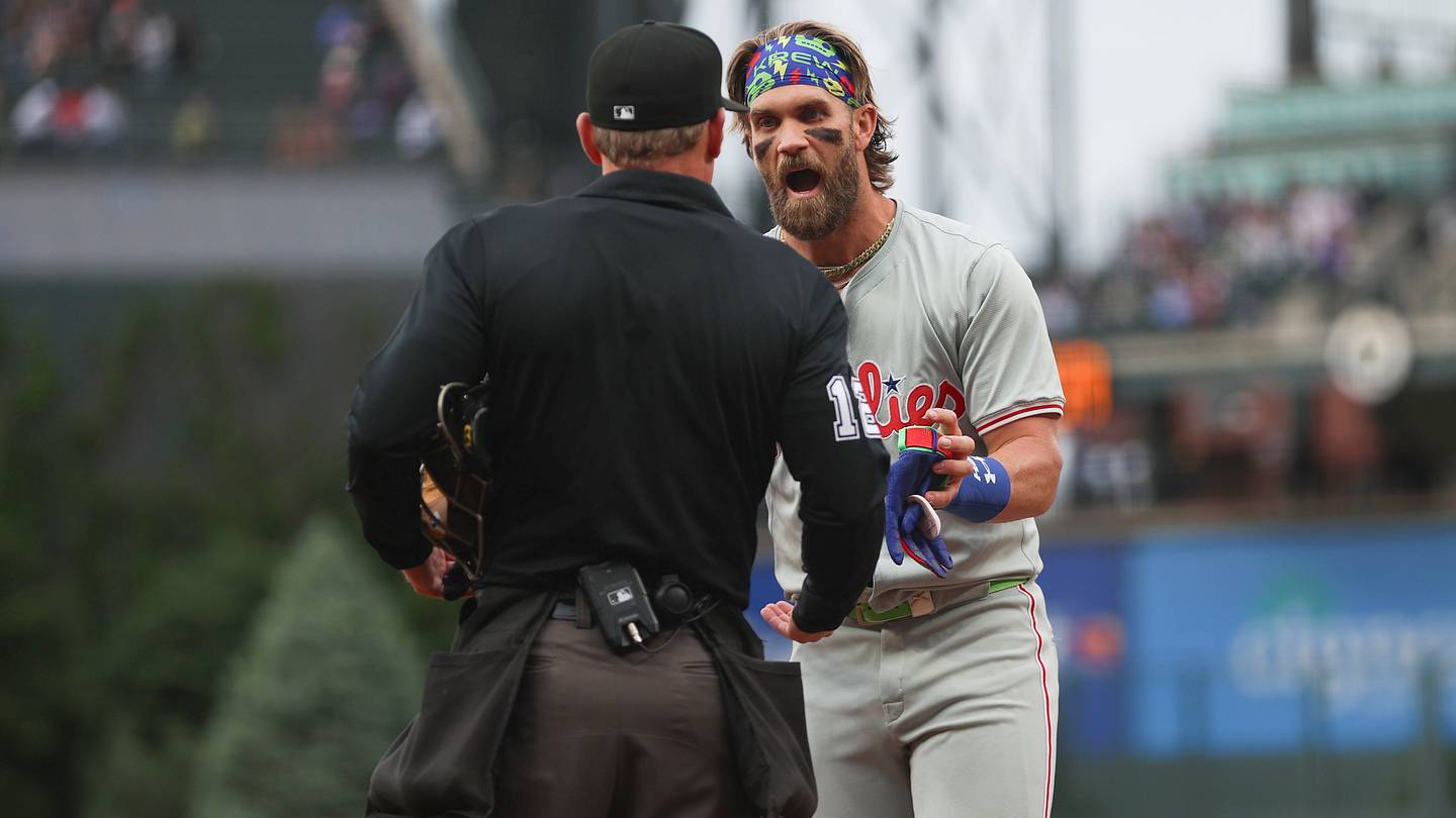 Ump show: Bryce Harper ejected in the first inning for absolutely nothing - Vimarsana News
