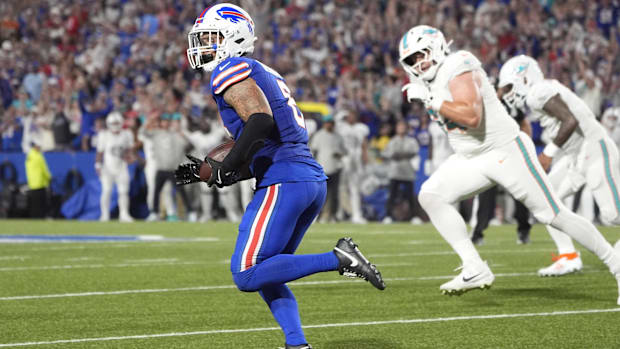 Buffalo Bills linebacker Terrel Bernard (8) runs against the Miami Dolphins in the fourth quarter at Highmark Stadium.