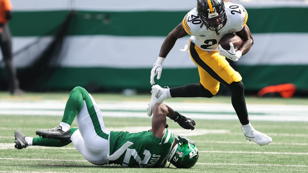 Pittsburgh Steelers running back Kaleb Johnson breaks a tackle by New York Jets cornerback Brandon Stephens