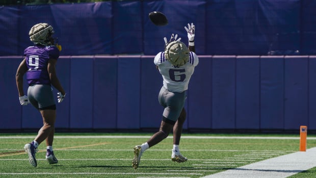 Jeremiah Hunter makes a Willie Mays catch at UW football practice. 