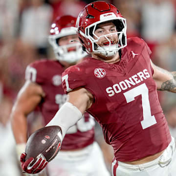 Oklahoma's Jaren Kanak moved from linebacker to tight end last winter.