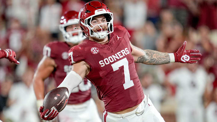 Oklahoma's Jaren Kanak moved from linebacker to tight end last winter. Oklahoma's Jaren Kanak moved from linebacker to tight end last winter.