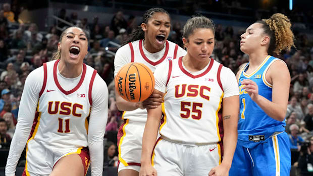 USC Trojans guard Kennedy Smith (11), center Rayah Marshall (13) and guard Talia von Oelhoffen (55) react to a foul during th