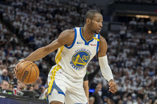 Golden State Warriors forward Jonathan Kuminga (00)