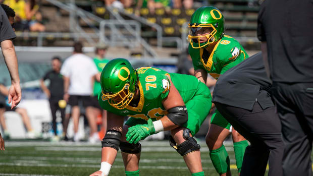 Oregon Ducks offensive lineman Charlie Pickard snaps the ball to Oregon Ducks quarterback Dillon Gabriel during warm ups