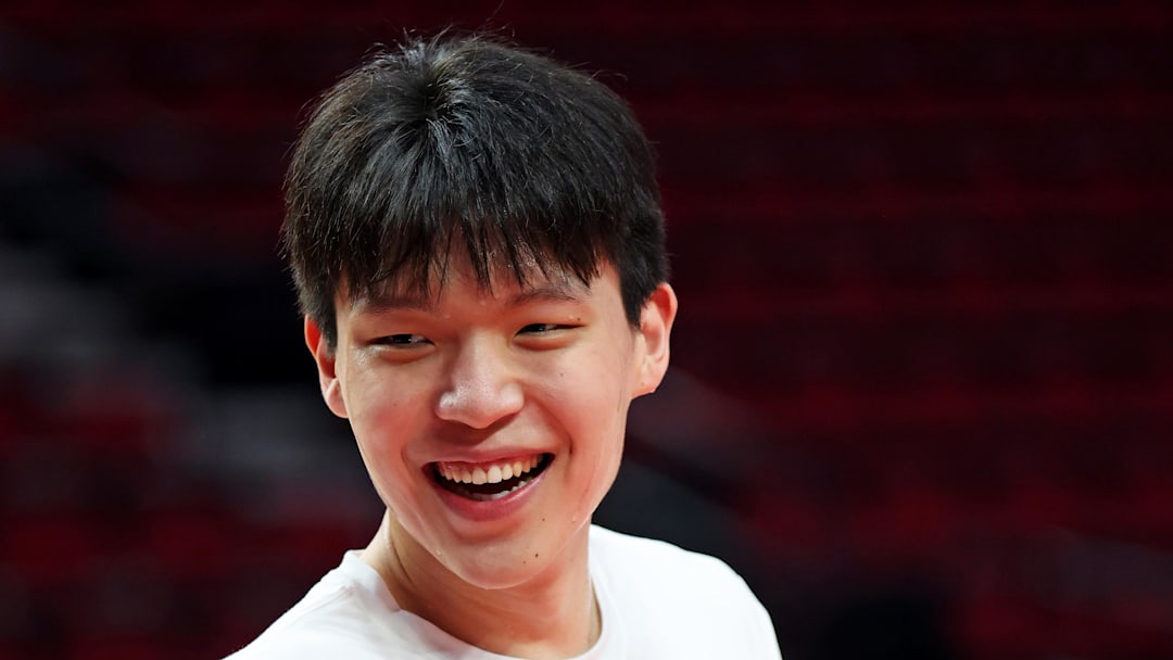 Yang Hansen reacts during warm ups before the Trail Blazers play against the LA Clippers.