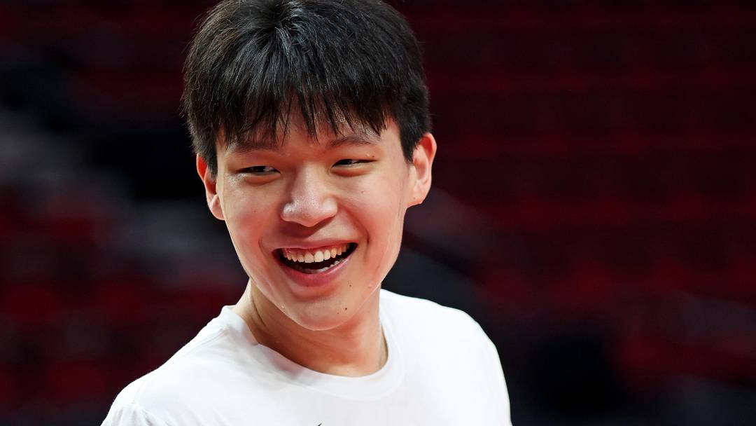 Apr 10, 2026; Portland, Oregon, USA; Portland Trail Blazers center Yang Hansen (16) reacts during warm ups before the Trail Blazers play against the LA Clippers at Moda Center. Mandatory Credit: Jaime Valdez-Imagn Images Apr 10, 2026; Portland, Oregon, USA; Portland Trail Blazers center Yang Hansen (16) reacts during warm ups before the Trail Blazers play against the LA Clippers at Moda Center. Mandatory Credit: Jaime Valdez-Imagn Images