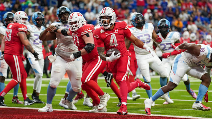 May 13, 2023; San Antonio, TX, USA; DC Defenders running back Abram Smith (4) runs in for a touchdown in the first half against the Arlington Renegades at the Alamodome. Mandatory Credit: Daniel Dunn-Imagn Images May 13, 2023; San Antonio, TX, USA; DC Defenders running back Abram Smith (4) runs in for a touchdown in the first half against the Arlington Renegades at the Alamodome. Mandatory Credit: Daniel Dunn-Imagn Images
