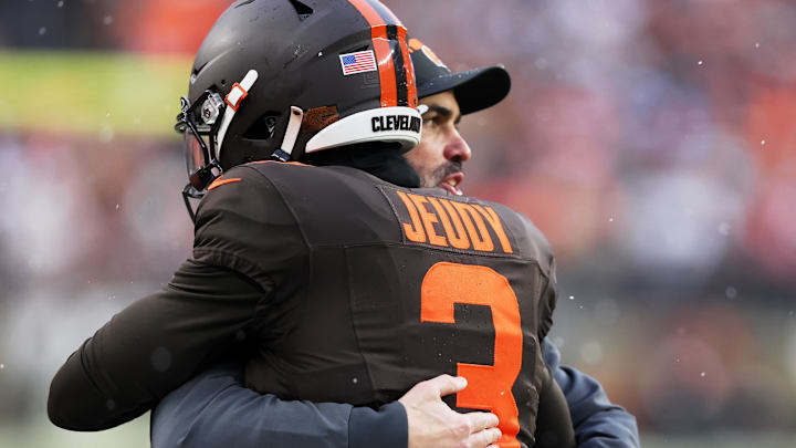Cleveland Browns wide receiver Jerry Jeudy and head coach Kevin Stefanski