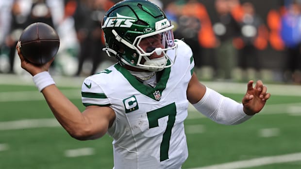 New York Jets quarterback Justin Fields