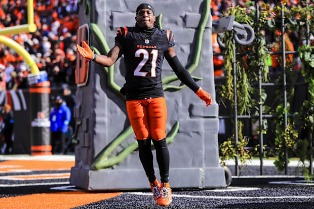 Cincinnati Bengals cornerback Mike Hilton runs onto the field before the game against the Cleveland Browns at Paycor Stadium.