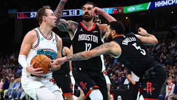 Memphis Grizzlies guard Luke Kennard (10) drives to the basket as Houston Rockets center Steven Adams (12) and guard Fred VanVleet (5) defend during the second quarter at FedExForum.