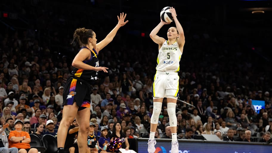 Dallas Wings guard Paige Bueckers (5) against the Phoenix Mercury. | Mark J. Rebilas-Imagn Images