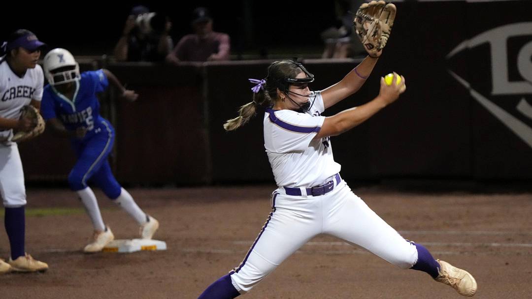 Queen Creek Bulldogs' Aubrey Chavez (20) pitches against the Xavier Prep Gators during their AIA 6A State Championship game at ASU Farrington Softball Stadium in Tempe on May 19, 2025.