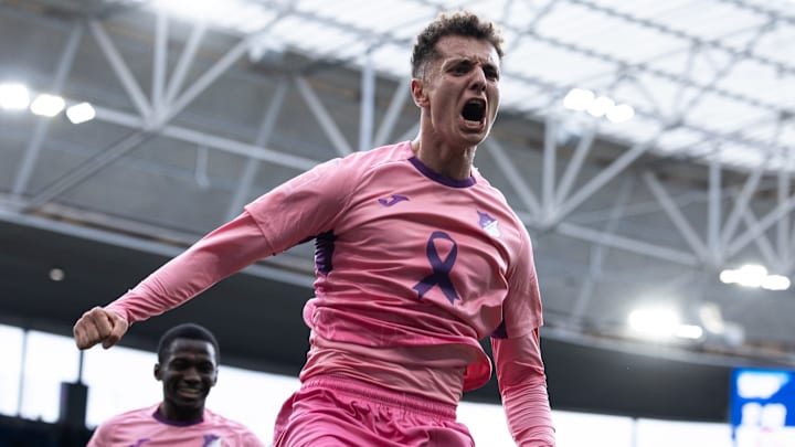 Fisnik Asllani, do Hoffenheim, está na mira de Barcelona e Bayern de Munique Fisnik Asllani, do Hoffenheim, está na mira de Barcelona e Bayern de Munique