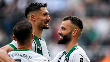 Tim Kleindienst mit Franck (r.) und Kevin Stöger (vorne)