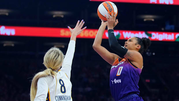 A photo of Satou Sabally shooting over Sophie Cunningham