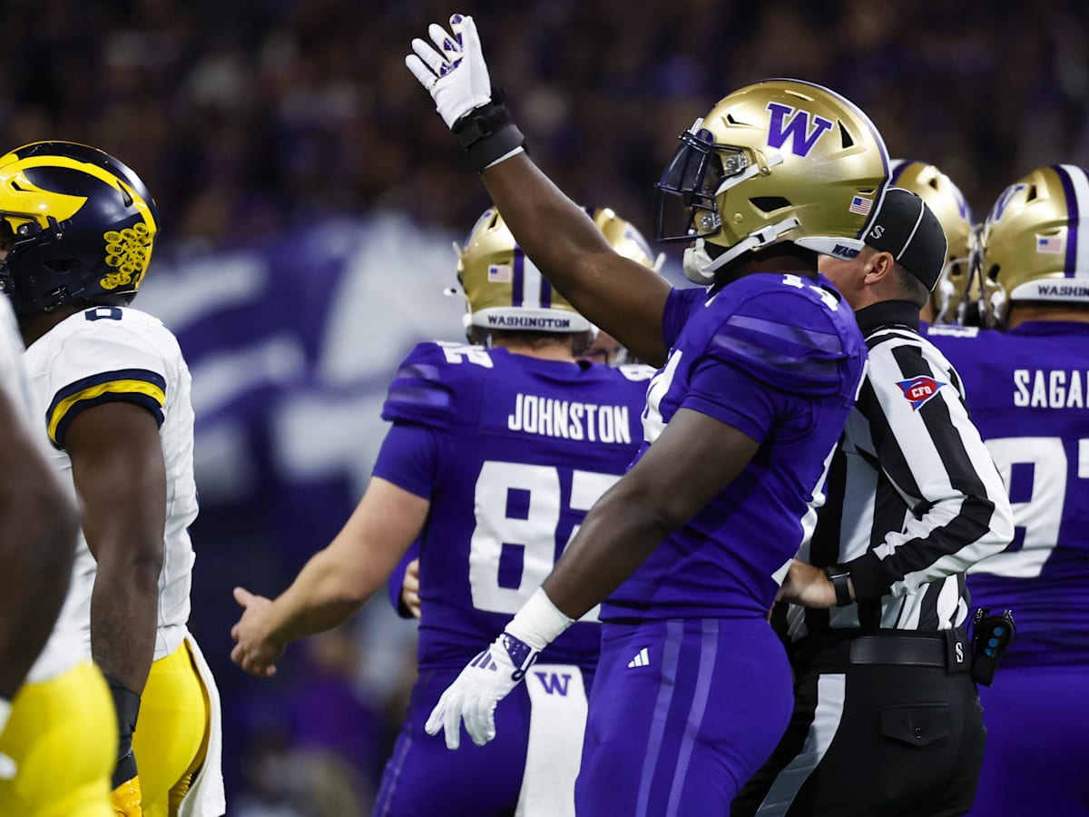 Washington Husky football vs. Iowa Hawkeyes live stream Watch UW Huskies online