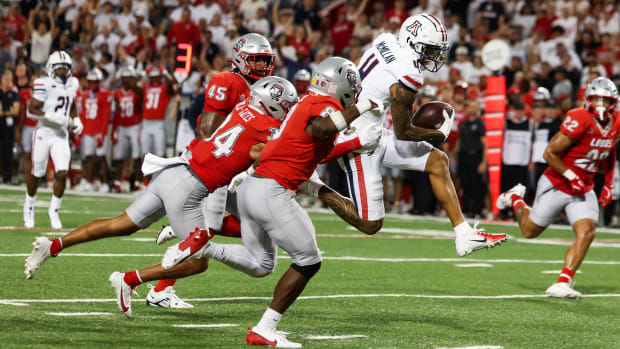 Aug 31, 2024; Tucson, Arizona, USA; Arizona’s Tetairoa McMillan dodges tackle by New Mexico.