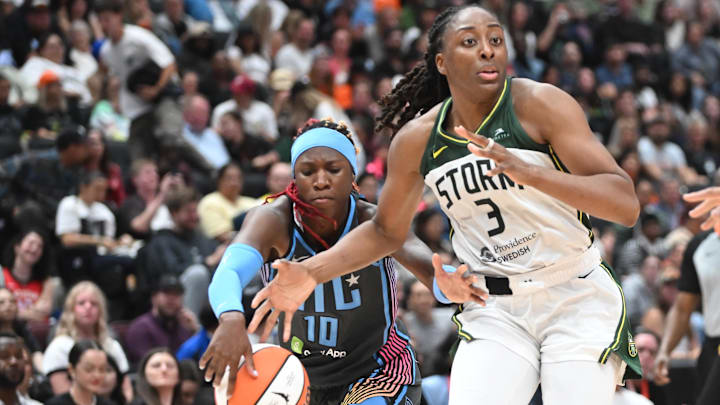 Aug 15, 2025; Vancouver, British Columbia, CAN; Atlanta Dream guard Rhyne Howard (10) steals the ball from Seattle Storm forward Nneka Ogwumike (3) during the second half at Rogers Arena. Mandatory Credit: Anne-Marie Sorvin-Imagn Images Aug 15, 2025; Vancouver, British Columbia, CAN; Atlanta Dream guard Rhyne Howard (10) steals the ball from Seattle Storm forward Nneka Ogwumike (3) during the second half at Rogers Arena. Mandatory Credit: Anne-Marie Sorvin-Imagn Images