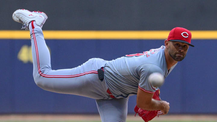 Aug 10, 2024; Milwaukee, Wisconsin, USA; Cincinnati Reds starting pitcher Nick Martinez (28) pitches against the Milwaukee Brewers in the first inning at American Family Field. Mandatory Credit: Benny Sieu-USA TODAY Sports