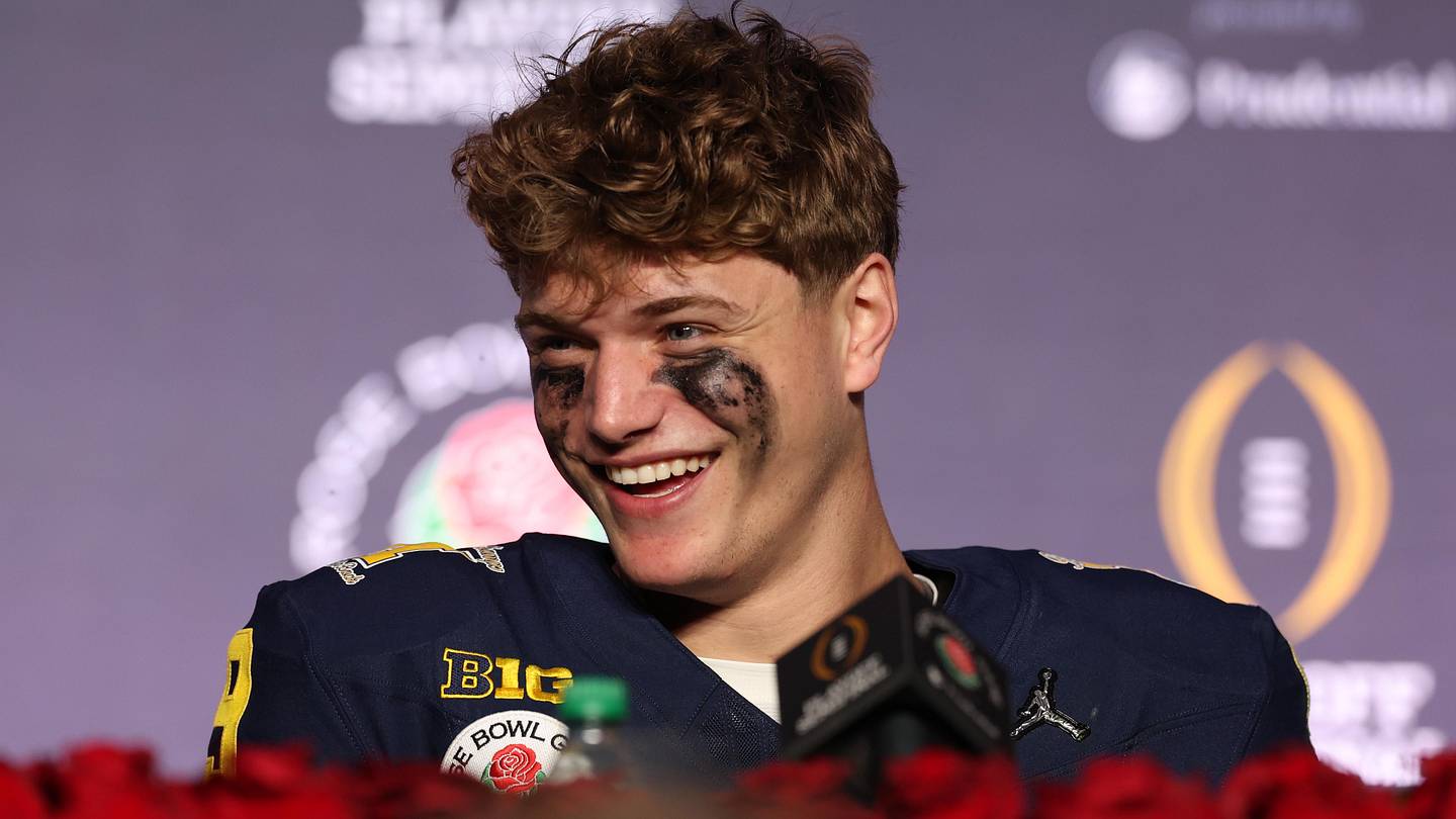 JJ McCarthy trolls Spartans after No. 10 Michigan hockey upsets No. 1 MSU