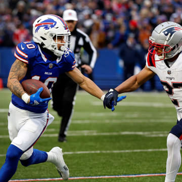 Buffalo Bills wide receiver Khalil Shakir (10) tries to get outside of New England Patriots cornerback Myles Bryant (27) for a short gain.