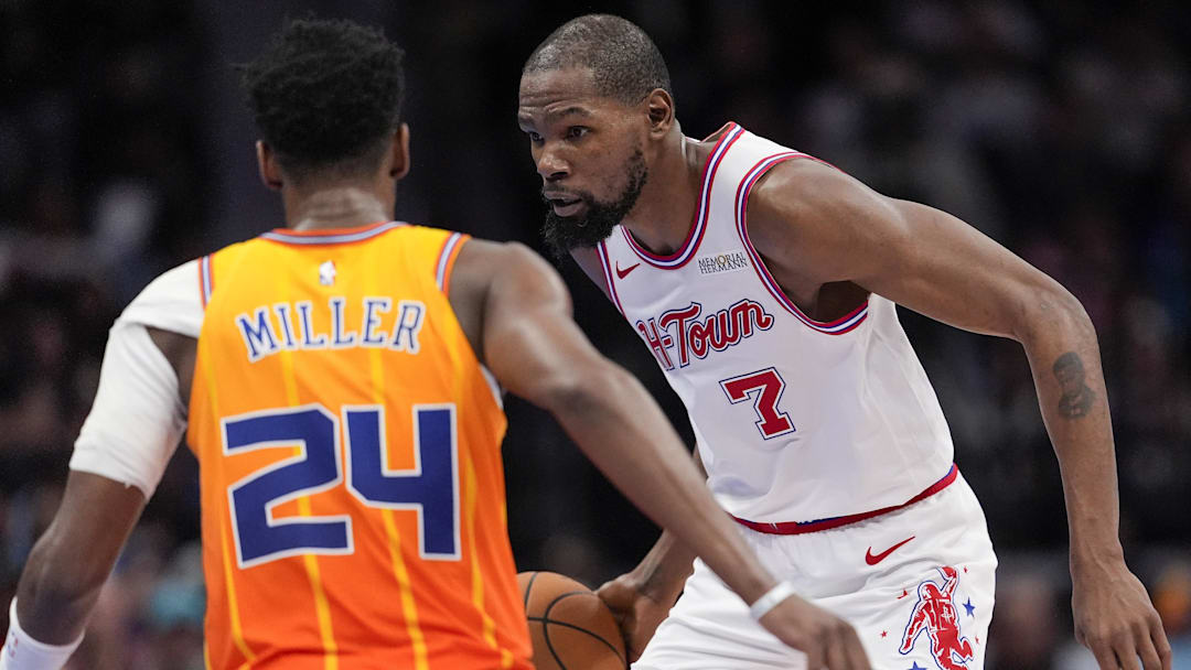 Houston Rockets forward Kevin Durant (7) handles the ball against Charlotte Hornets forward Brandon Miller 