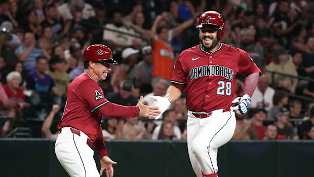 Eugenio Suárez (28) is taking his 36 home runs back to Seattle.